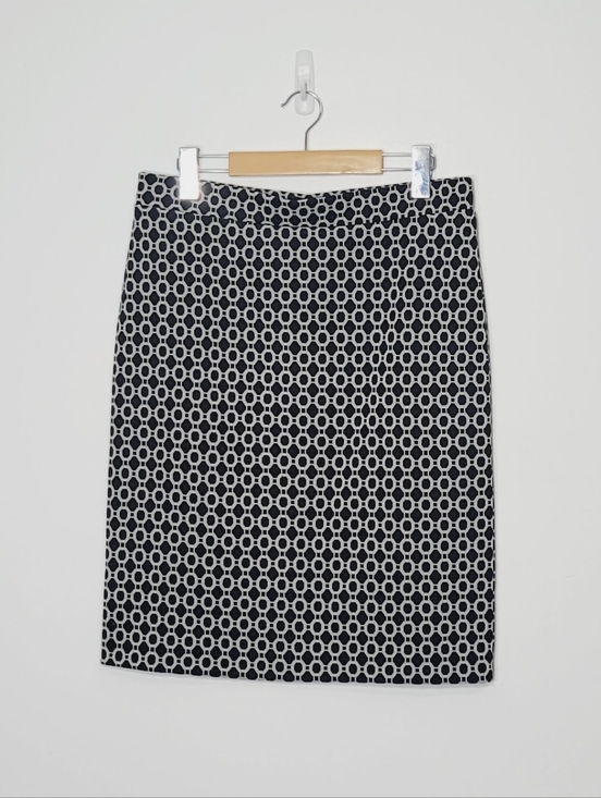 LyseSpenard Dresses & Skirts - Black White Geometric Pattern Pull-On Business Casual Skirt Stretch Size Medium